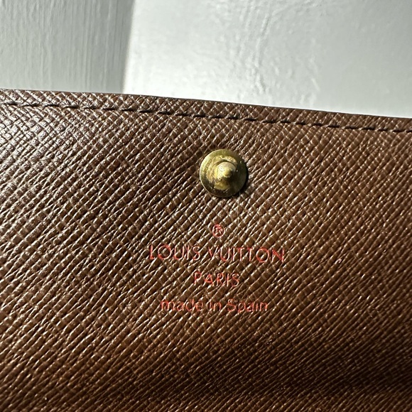 Louis Vuitton Damier Ebene Sarah Wallet with COA + Chain ✨ - Picture 5 of 8